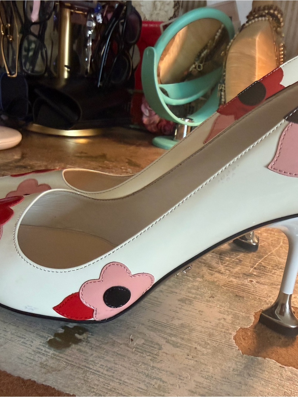 PRADA White patent leather flower PUMPS 39-1/2, Archival! excellent condition - Picture 6 of 8